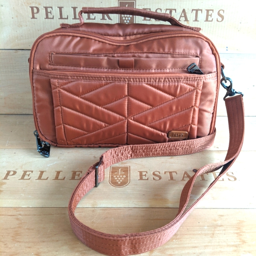 SOLD Lug Scoop Crossbody NWOT - Picture 1 of 13